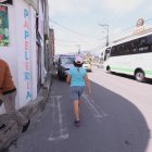 Además, los pasos cebras están desgastados.