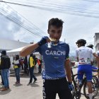 Jhony Carapaz  sumó una nueva medalla de oro en su trayectoria como juvenil. Su fotrtaleza en el ascenso fue clave para la victoria.