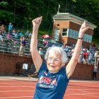 La adulta mayor marcó una record mundial, gracias a su hazaña.