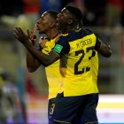 Pervis Estupiñán anotó el primer gol, en el triunfo (2-0) que Ecuador logró ante Chile, en la fecha 14 de las eliminatorias.