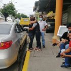 Los deudos se consolaban entre ellos para poder sobrellevar la muerte de sus seres queridos.