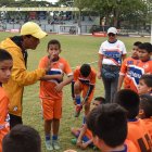 Los esposos Carlos Luis Ortega y Jahaira Rodríguez con su equipo Semillitas.