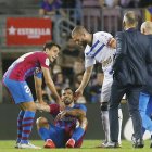 Sergio Agüero no pudo seguir jugando el duelo entre el Barcelona y el Alavés, el 30 de octubre pasado, por un dolor en el pecho.