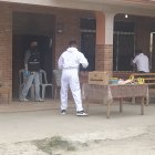 Los agentes de la Dinased recolectaron las evidencias en los exteriores del local.
