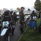 El oficial del sector recorre el parque de Caupicho para buscar sospechosos.