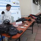 La moto en la que circulaban los sujetos quedó inservible.