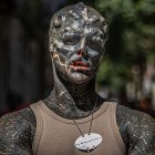 Anthony busca convertirse en alien negro.