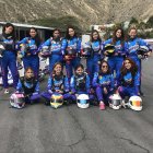 Las pilotos cuentan con uniformes y están divididas entre profesionales y novatas. Están listas para la última válida del torneo.