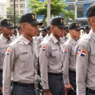 La Policía dominicana impone una polémica restricción para acceder a sus filas.
