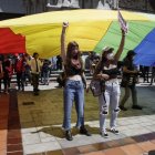 La comunidad LGBTI se tomó la plaza de la Basílica de Quito.