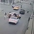 Cámara de seguridad captó el momento en que matan al uniformado. Sus tres verdugos descendieron de un auto dorado, sin placa.