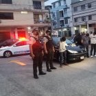 La Policía con los tres sospechosos aprehendidos.