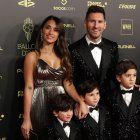 Lionel Messi, junto a su familia en la premiación del Balón de Oro.