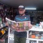 Las páginas de crónica roja y las deportivas son imperdibles para Marco.