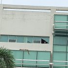 El paciente se acostó sobre la plancha metálica. Así permaneció por varios minutos.