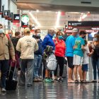 El organismo internacional pide que las naciones promuevan la vacunación para evitar nuevos rebrotes y variantes.