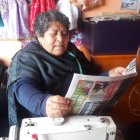 Desde la portada, hasta los clasificados, todo revisa nuestra feliz ganadora, quien seguirá participando.