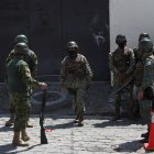 Los militares mencionaron que no hay nuevas disposiciones para el control del centro.