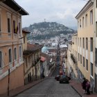 La calle García Moreno atraviesa el casco colonial de norte a sur.