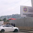 El cuerpo del baleado quedó tendido sobre una cama. Lo trasladaron a la morgue de la ciudad.