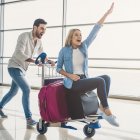 Por si no lo sabías, los viajes evitan divorcios.