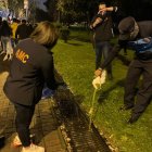 Agentes de Control botaban las bebidas alcohólicas.