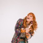 Fiel a su estilo, el nuevo tema se fusiona con instrumentos andinos.