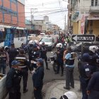 Los disturbios se habrían originado porque los metropolitanos desalojaron a los vendedores que se agolpan sobre las veredas de este sector de la ciudad.