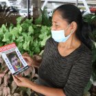 Doña Martha ha dejado de trabajar en la venta de cosméticos por buscar a su hijo.