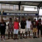 Tras el atentado, los agentes realizaron un operativo que dejó varios detenidos y armas incautadas.