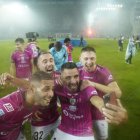 Independiente del Valle festejando en el estadio Capwell.