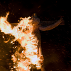 La quema de monigotes es una tradición de Fin de Año en Ecuador.