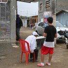 Tras el hecho, algunos vecinos estaban a la expectativa de saber si a la víctima la velarían en su casa.