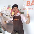 A José le encanta la sección  deportiva y el horóscopo, pero desde que empezó la ‘promo’ ¡Despega y gana!, las páginas 2-3 son sus favoritas.