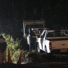 Ellos fueron arrastrados por un aluvión que se les vino encima la tarde del martes mientras efectuaban tareas de mantenimiento.
Rescatistas y personal especializado del Cuerpo de Bomberos de la capital iniciaron las labores de búsqueda de las víctimas desde la tarde y noche del martes. También acudieron los familiares de los trabajadores metropolitanos.Al lugar llegaron miembros de Criminalística para trasladar los cuerpos de los funcionarios al Laboratorio. Los agentes metropolitanos acordonaron el sitio. El gerente de la Epmaps, Othón Zevallos, dijo que se trató de un caso fortuito. Desde el fin de semana pasado las lluvias no han cesado de caer en Quito y han provocado derrumbes e inundaciones en varios sectores.