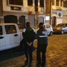 Aparte de Remache, la policía detuvo a dos sujetos para investigarlos por un  asesinato.