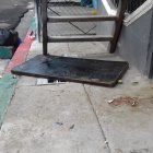 La víctima se metió a una casa donde se celebraba una reunión.