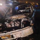 El religioso terminó desmayado por el humo que inhaló y una mujer que lo acompañaba logró sacarlo del carro que luego se incendió.