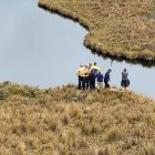 Las víctimas fueron localizadas en un lago, a unas dos horas de la carretera.