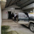 El cuerpo de Gloria Loor fue retirado tras el examen forense.