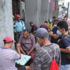 Los amigos que se reúnen aprendieron viendo a otros jugadores.