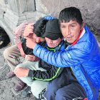 Juan Carlos, Marlon  y Patricio son  “compañeros de calle” y se cuidan entre ellos. Aunque en Navidad quieren pasar con sus hijos y nietos que no han visto en meses.