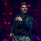 Fotografía de archivo fechada el 22 de octubre de 2021 que muestra al cantante puertorriqueño Ricky Martin mientras canta durante su concierto de la gira "Enrique & Ricky Live!" en el FTX Arena en Miami, Florida (EE.UU.).