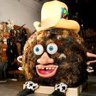 La bola hecha con pelos de muchas personas