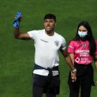 Luis Segovia junto a su pareja Francys Muriel, durante el festejo por el primer título de la LigaPro para los rayados.