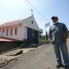 El vecino levantó la iglesia junto a  otros residentes. Desde los 18 años se dedicó a la albañilería.