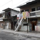 En los exteriores de este domicilio fue baleado Favio Salazar, de 39 años.ASISTENTES DE DICHO VELORIO DEJANDO VARIOS HERIDOS QUE YA ESTAN FUERA DE PELIGRO