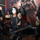 Los artistas tienen una persona que los asesora en sus movimientos corporales.