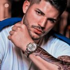 El modelo vive en Estados Unidos y ya ha participado en realities. Fue novio de la ecuatoriana Valeria Gutiérrez.