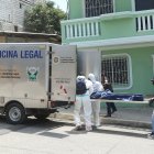 El cadáver de Karla Valentina Espinoza Loor fue retirado ayer de su inmueble.